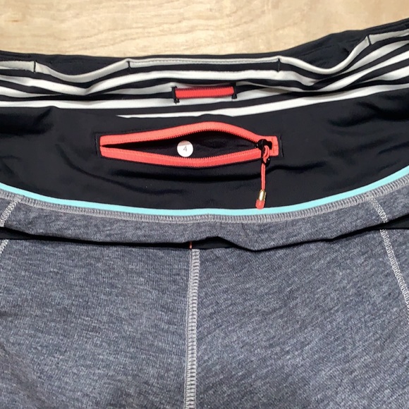 LULULEMON Speed Short Heathered Black / Black - Picture 9 of 12
